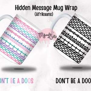 Puede incluir: Dos tazas de cerámica blanca con mensajes ocultos. Una taza presenta un patrón colorido de formas geométricas rosas, azules y moradas. La otra taza tiene un patrón en blanco y negro. El texto "DON'T BE A DOOS" está en la parte inferior.