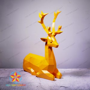 PaperCraft Hirsch sitzend PDF, SVG-Vorlage für Cricut Project - DIY Hirsch sitzend Papiermodell, Origami, Low Poly, Skulptur Modell Papier