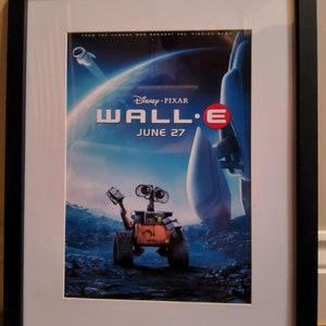 Wall-E (2008) Gerahmtes Filmplakat: Fertig zum Aufhängen