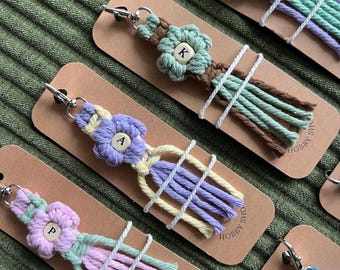 Custom Macrame Flower Keychain – Initial Letter Bag Charm, Hand-Knotted Woven Accessory, Wooden Beads