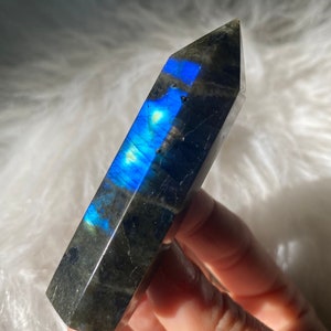 High Flash Labradorite Tower with Deep Blue Flash and Rainbows / Flashy Blue Labradorite Point with Shimmery Mica 42g