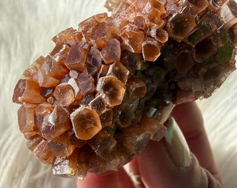 Splendido esemplare di aragonite rossa brillante proveniente dal Marocco (Sputnik Cluster) da 114 g