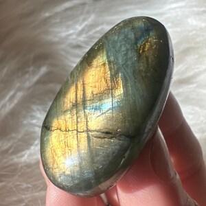 High Flash Labradorite Mini Palmstone with Orange, Blue & Silver Flash / Orange Flash Labradorite Mini Palm with Multicolor Flash 25g