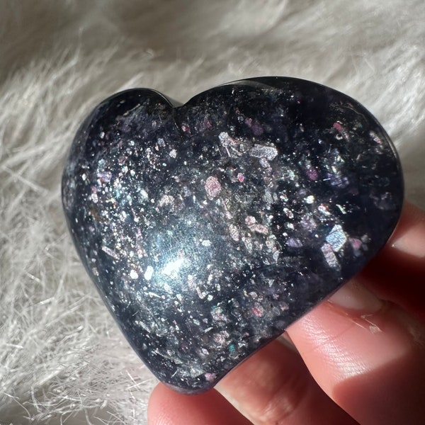 Full Flash Iolite Crystal Heart Carving with Rainbows & Mica / Flashy Iolite Heart Stone with Vibrant Color and Rainbiws 51g