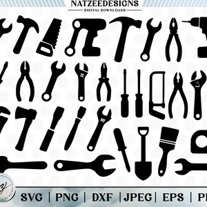 Puede incluir: Una colección de herramientas de silueta negra, que incluye llaves, martillos, sierras, taladros, alicates, destornilladores y una cinta métrica. La imagen también incluye el texto "NATZEEDESIGNS - DIGITAL DOWNLOADS" y opciones de tipo de archivo: SVG, PNG, DXF, JPEG, EPS y PDF.