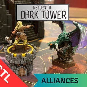 Pode incluir: Uma miniatura de dragão verde e roxo com uma base amarela, de frente para uma miniatura pintada de uma pessoa segurando um martelo, em pé sobre uma base de torre cinza com um anel amarelo. O texto "RETURN TO DARK TOWER" está acima das miniaturas e o texto "STL ALLIANCES" está abaixo das miniaturas.