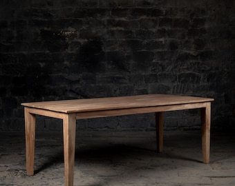 Tavolo da pranzo in legno di recupero fatto a mano: design rustico con gambe affusolate