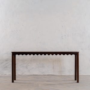 Handgemaakte consoletafel van teruggewonnen hout: rustiekbruine geschulpte entreetafel