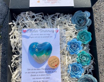 Eine Umarmung in einer Schachtel verschicken, personalisiertes Geschenk, Schlüsselanhänger aus Harz, Handschmeichler, Geburtstagsgeschenk, Geschenkideen, herzliches Andenken