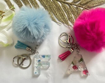 Personalisierter Schlüsselanhänger, handgefertigtes personalisiertes Geschenk für Sie, Schlüsselanhänger aus Resin, handgefertigter Taschenanhänger, gepresste Blumen, Schmuckzubehör