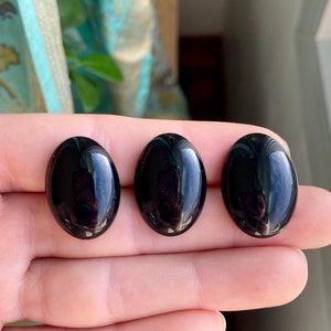 Black Onyx Oval Cabochon. 18x25mm. Black Crystal. Flat Back. Gemstone Cabochon. DIY Jewelry. Jewelry Supplies. Wire Wrapping Crystal