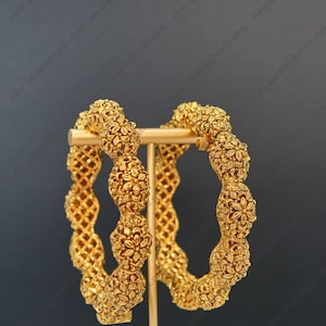 Kundan Flower Kada: Matte Gold South Indian Bangle (Pair)