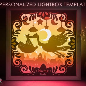 Modelo SVG de caixa de sombra personalizada para recém-nascido, caixa de luz com corte de papel e nome de aniversário de bebê personalizado SVG, caixa de luz com corte de papel em camadas 3D