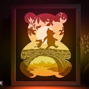 Modello SVG per scatola delle ombre delle fiabe di Winnie, Lightbox Papercut amico Piglet Cricut SVG, Lightbox Papercut a strati 3D DXF Papercraft