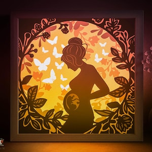 Schwangere Frau Schattenbox SVG-Vorlage, Mama und Kind Papierschnitt Lightbox Cricut SVG, 3D-Schicht Blumen Papierschnitt Lightbox DXF Papercraft