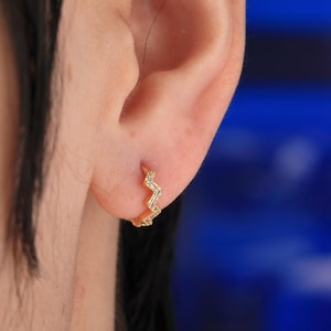 Huggie Hoop Earrings, Wave gold helix hoop, Cartilage hoop, Hoop earrings, Silver hoop, Gold hoop, Small helix hoop