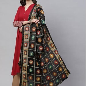 Frauen Dupatta Phulkari schwere Stickerei ethnischen indischen Motive Polycrepe chunni (6 attraktive Farben)