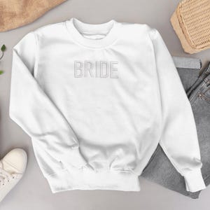 Gesticktes Braut Sweatshirt: Weißer Brautschmuck