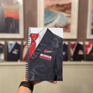 Jet2 | Bereit zum Abheben | Cabin Crew Notizbuch | Flugbegleiter, Pilot Geschenk | Flügel Zeremonie Geschenk | Fluglinie Luftfahrt | Männchen