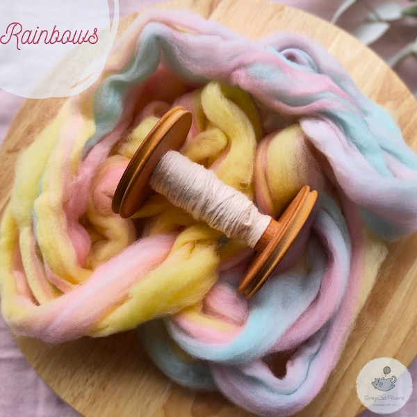 Handgemachter Kammzug aus 100% Merinowolle (21 Mic) in pastelligen Regenbogenfarben zum Handspinnen oder Filzen - Rainbow Minis