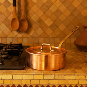 Moroccan Copper Saucepan with Lid | Handmade 20cm Brass Handle Poêle | Artisan Cookware & Vintage Kitchen Decor Gift