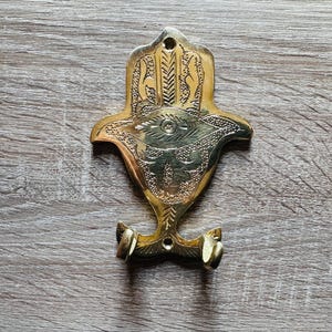 Handcrafted Moroccan Brass Hamsa Wall Hook – Double Hook for Keys, Towels, or Jewelry – Engraved Hamsa Decor – Boho Home Accent