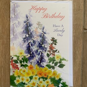 Cartão de felicitações de feliz aniversário com flores