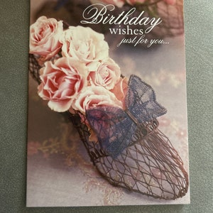 Cartão de felicitações de feliz aniversário com flores