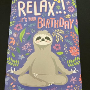 Cartão de cumprimentos de feliz aniversário Relax Sloth