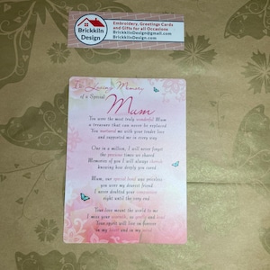 En memoria amorosa de una mamá especial Tarjeta de tumba de plástico A5