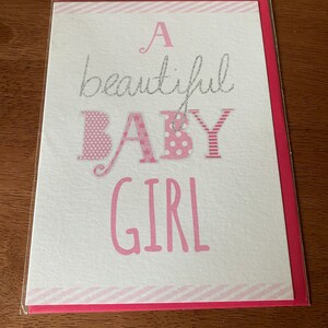 Nouvelle carte de voeux de bébé fille