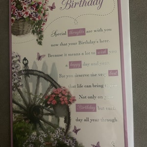 Cartão de felicitações de feliz aniversário com flores