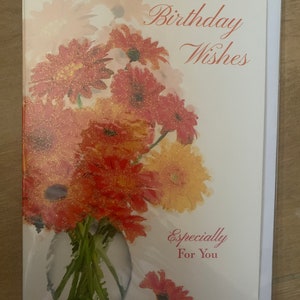 Cartão de felicitações de feliz aniversário com flores