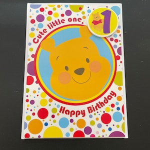 Winnie the pooh 1er cumpleaños tarjeta de felicitación con insignia