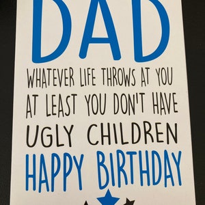 Feliz cumpleaños papá, al menos no tienes hijos feos. Tarjeta de felicitación