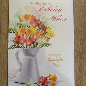 Cartão de felicitações de feliz aniversário com flores