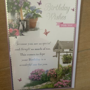 Cartão de felicitações de feliz aniversário com flores