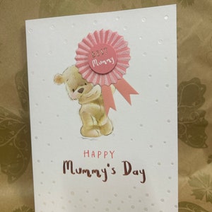 Biglietto di auguri per la festa della mamma con la scritta "Buongiorno alla mamma"