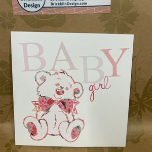Nouvelle carte de voeux de bébé fille