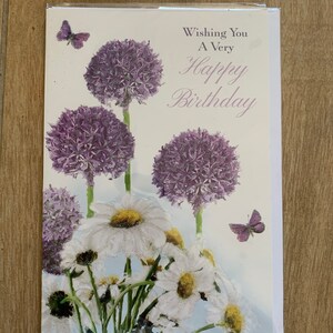 Cartão de felicitações de feliz aniversário com flores