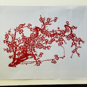 Arte tradizionale asiatica Plum Blossom carta tagliata-carta tagliata a mano-caratteristiche cinesi arte della parete Home Decor14.96X 9.45 pollici
