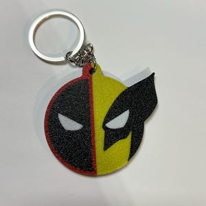 Deadpool vs Wolverine Keychain