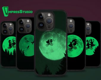 Funda para teléfono con diseño de bicicleta y escena lunar que brilla en la oscuridad
