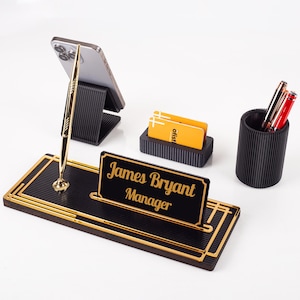 Gepersonaliseerde bureaunaambordset met pen – 3D-geprinte pennenhouder, telefoonstandaard en kaarthouder – kantoorcadeau, cadeau nieuwe baan voor hem of haar