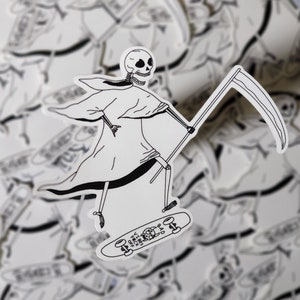 Adesivo de vinil brilhante Grim Reaper on Skateboard, adesivo grande, adesivo para laptop, adesivo para diário, adesivo de humor negro espirituoso