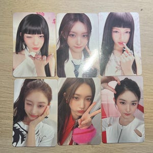 Tarjetas fotográficas oficiales de IVE Leeseo
