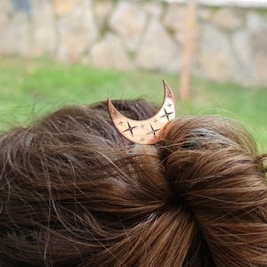 Handgefertigte Sichel Mond Haarspange: Himmlischer Haarschmuck