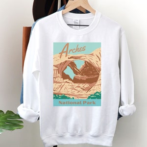 ARCHES National Park Vintage Retro Style Unisex Sweatshirt, Moab Utah Sweatshirt, National Park Sweatshirt for Him or Her