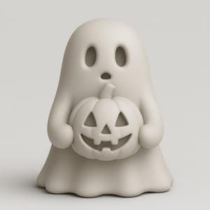 Puede incluir: Figura de fantasma de Halloween de color beige claro sosteniendo una calabaza tallada. El fantasma tiene ojos ovalados y una expresi&oacute;n de sorpresa. La calabaza tiene una cara tallada con ojos triangulares y una boca sonriente. Decoraci&oacute;n festiva.