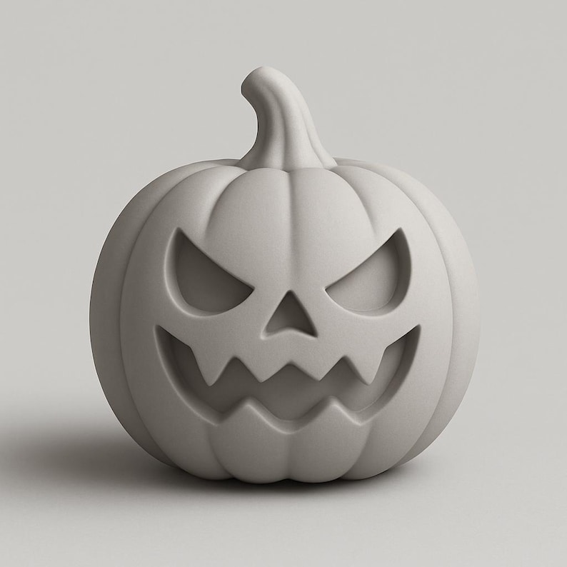 以下が含まれることがあります： ハロウィーンの装飾に最適な、怒った顔が彫られた灰色のカボチャ。カボチャには茎があり、ニュートラルな背景に配置されています。彫られた顔には、三角形の目とギザギザの口が含まれています。